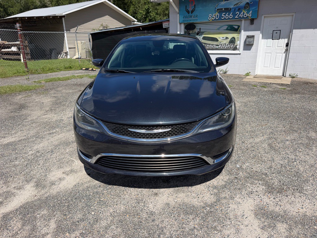 2017 Chrysler 200 Image 3