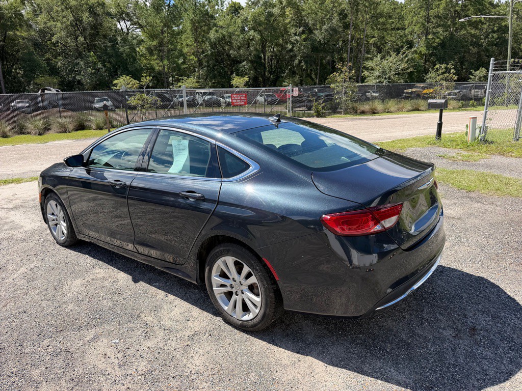 2017 Chrysler 200 Image 6