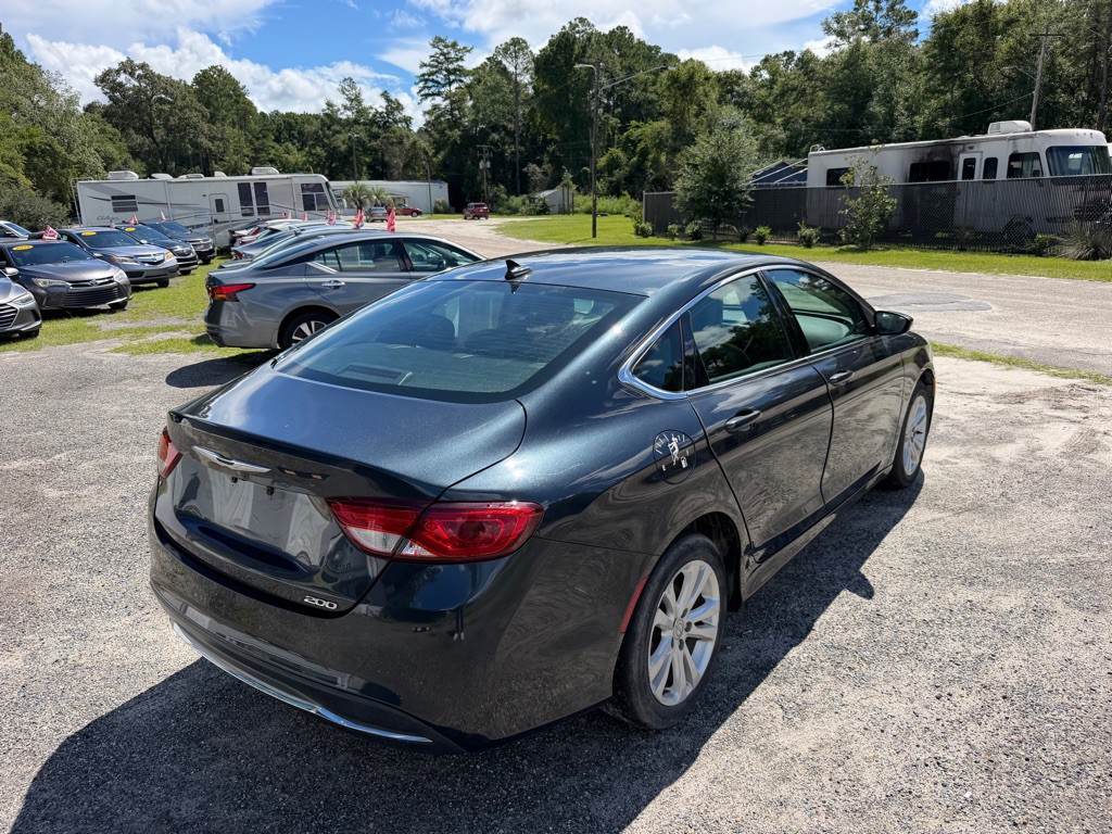 2017 Chrysler 200 Image 7
