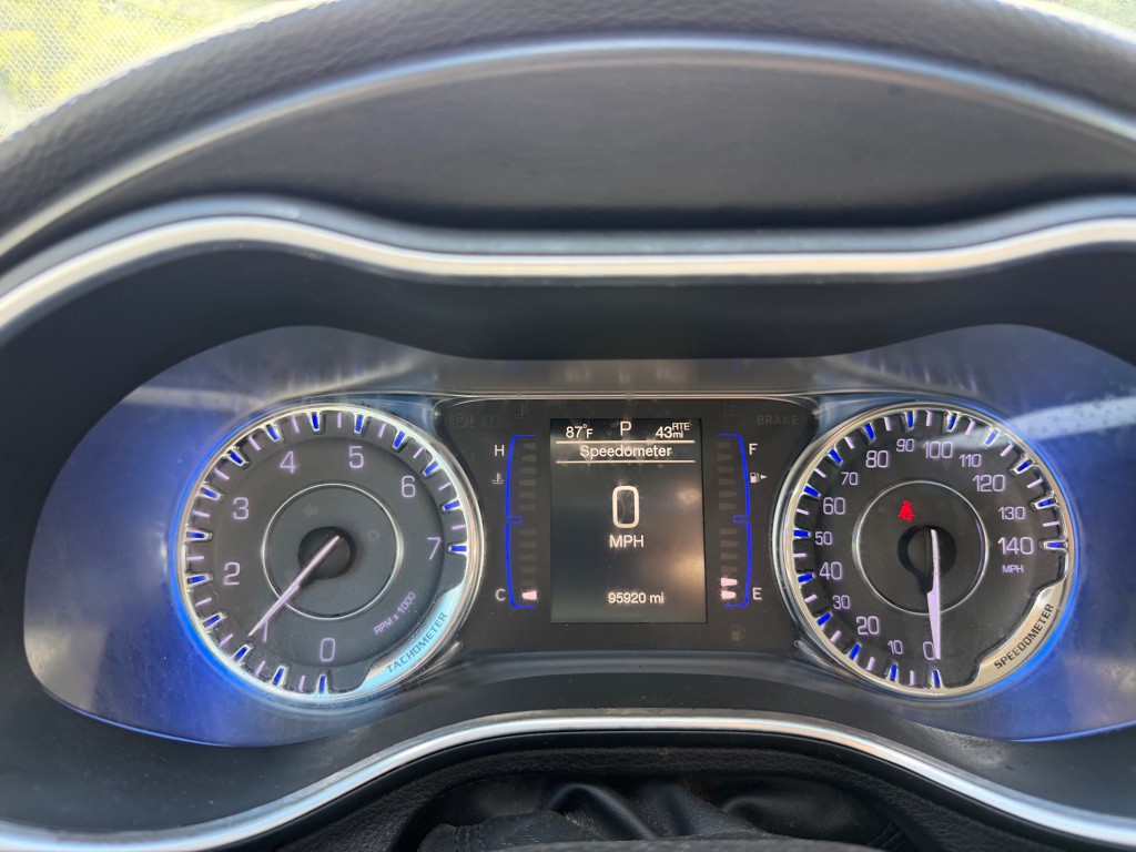2017 Chrysler 200 Image 14