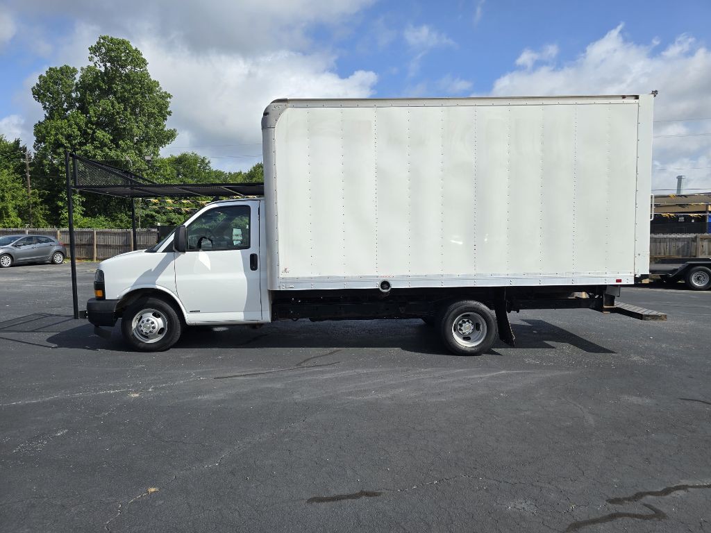 2019 Chevrolet Express Image 2