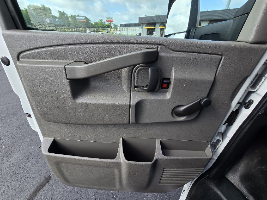 2019 Chevrolet Express Image 15