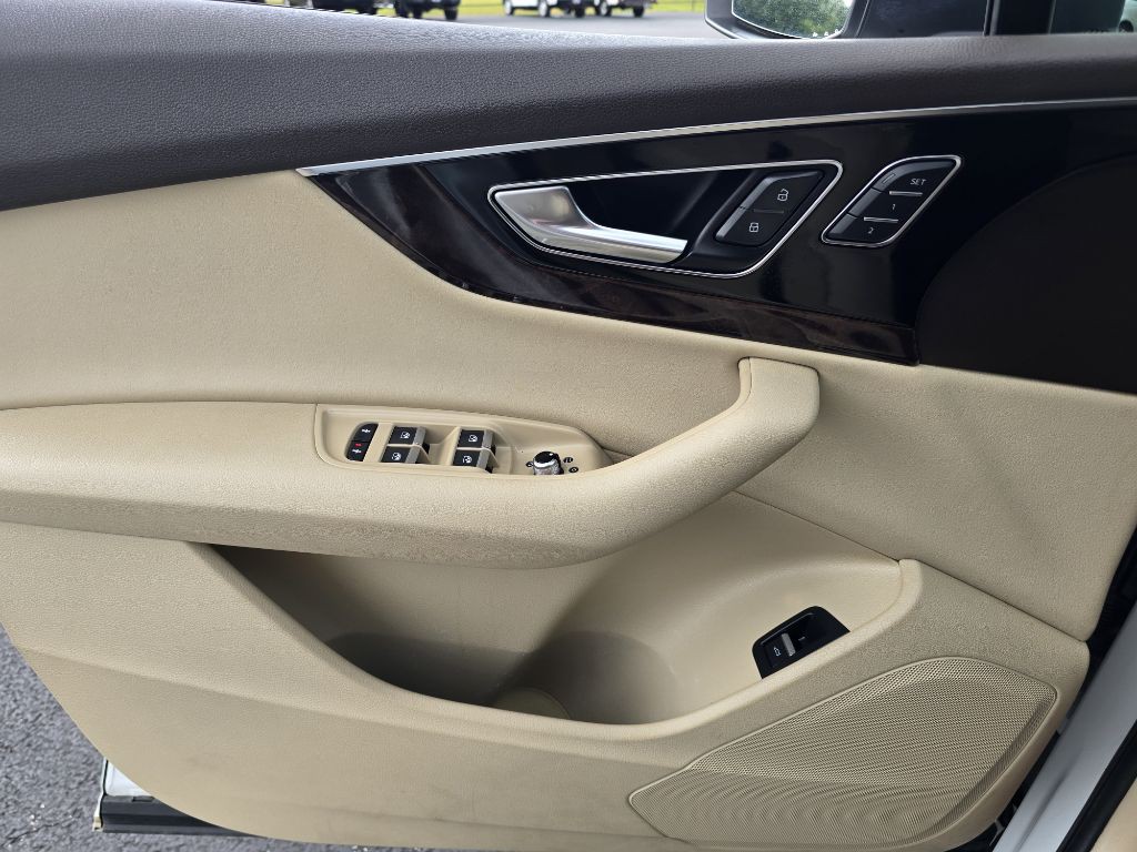 2017 Audi Q7 Image 24