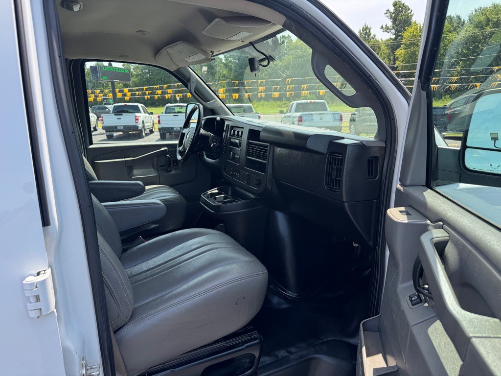 2019 Chevrolet Express Image 12