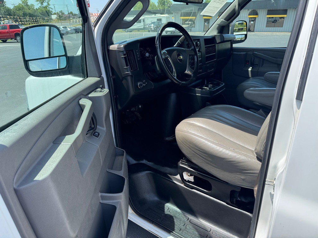 2019 Chevrolet Express Image 13