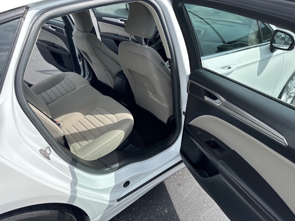 2018 Ford Fusion Image 12