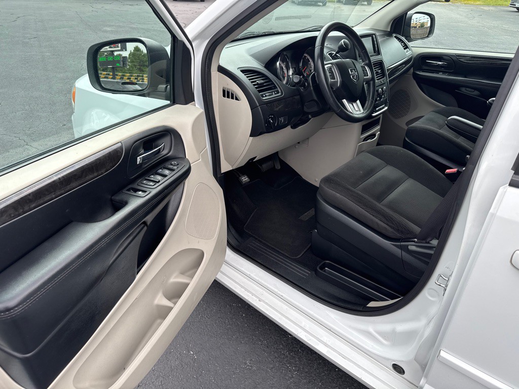 2017 Dodge Grand Caravan Image 9