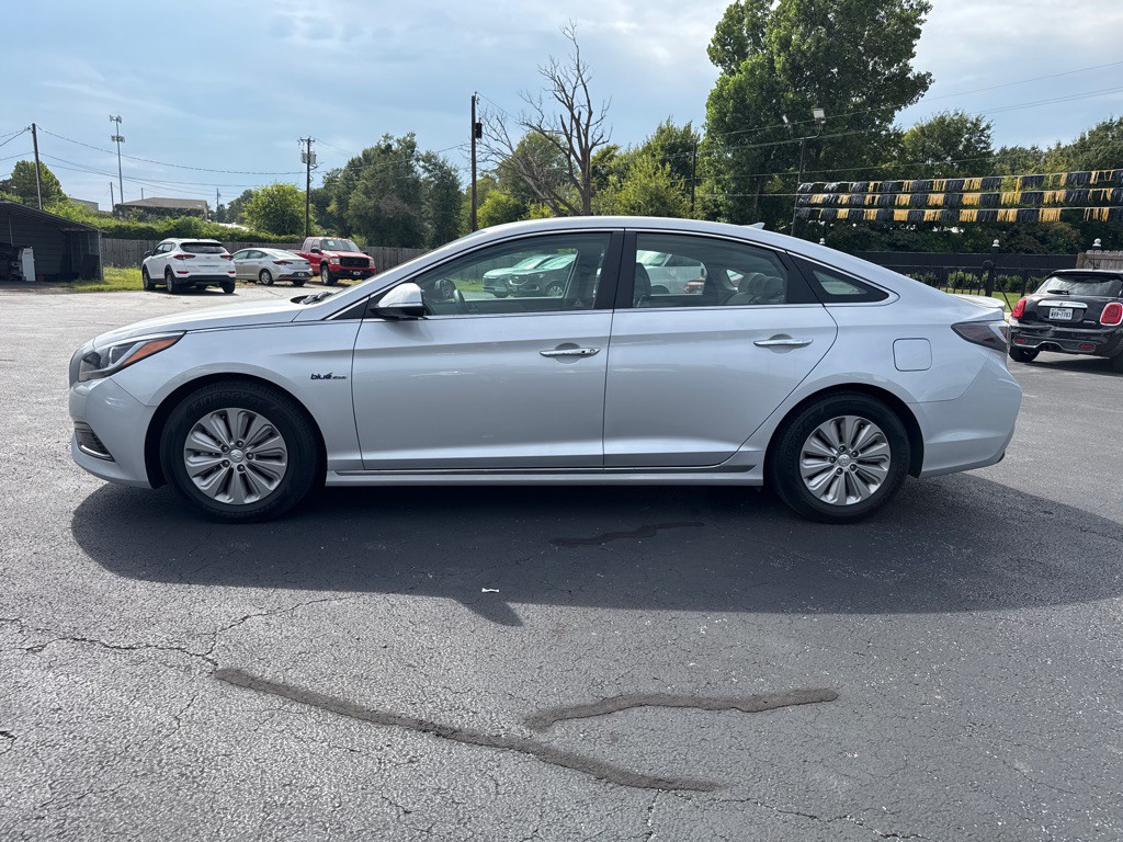 2016 Hyundai Sonata Image 2