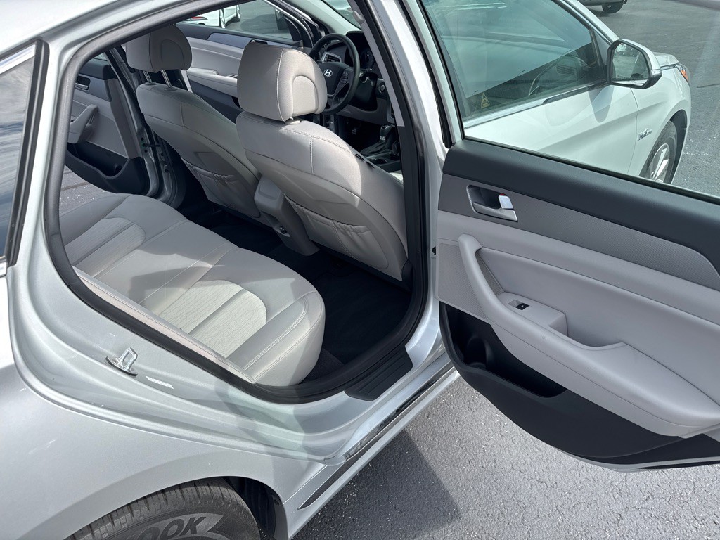2016 Hyundai Sonata Image 12
