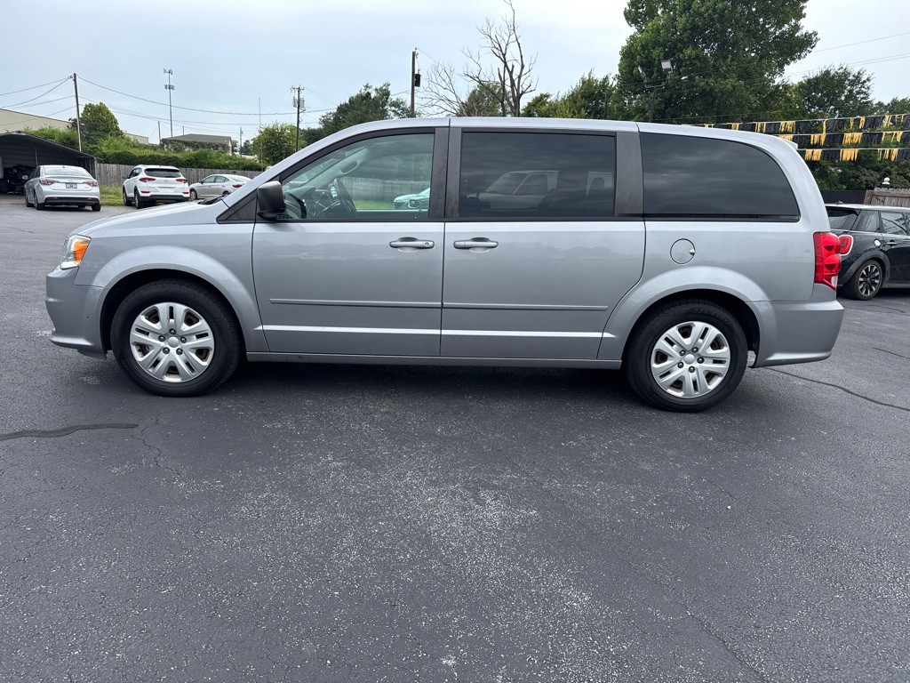2017 Dodge Grand Caravan Image 2