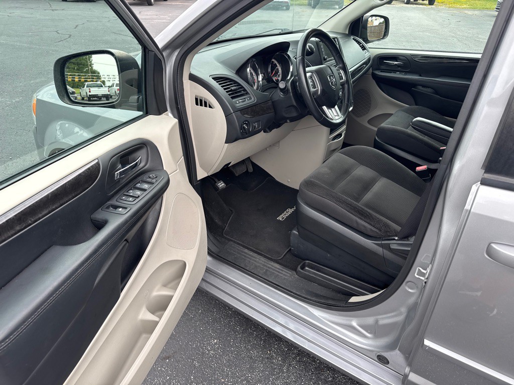 2017 Dodge Grand Caravan Image 9