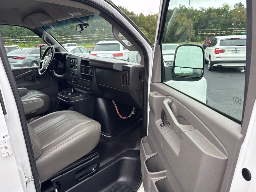 2019 Chevrolet Express Image 12