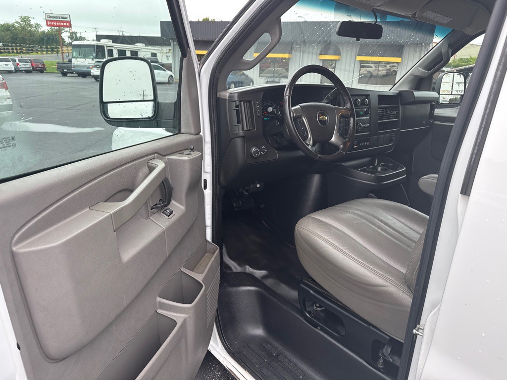 2019 Chevrolet Express Image 14