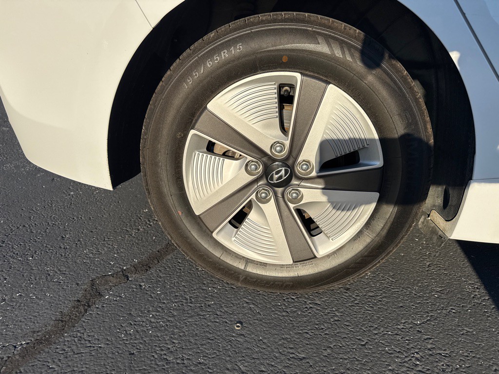 2020 Hyundai Ioniq Image 17