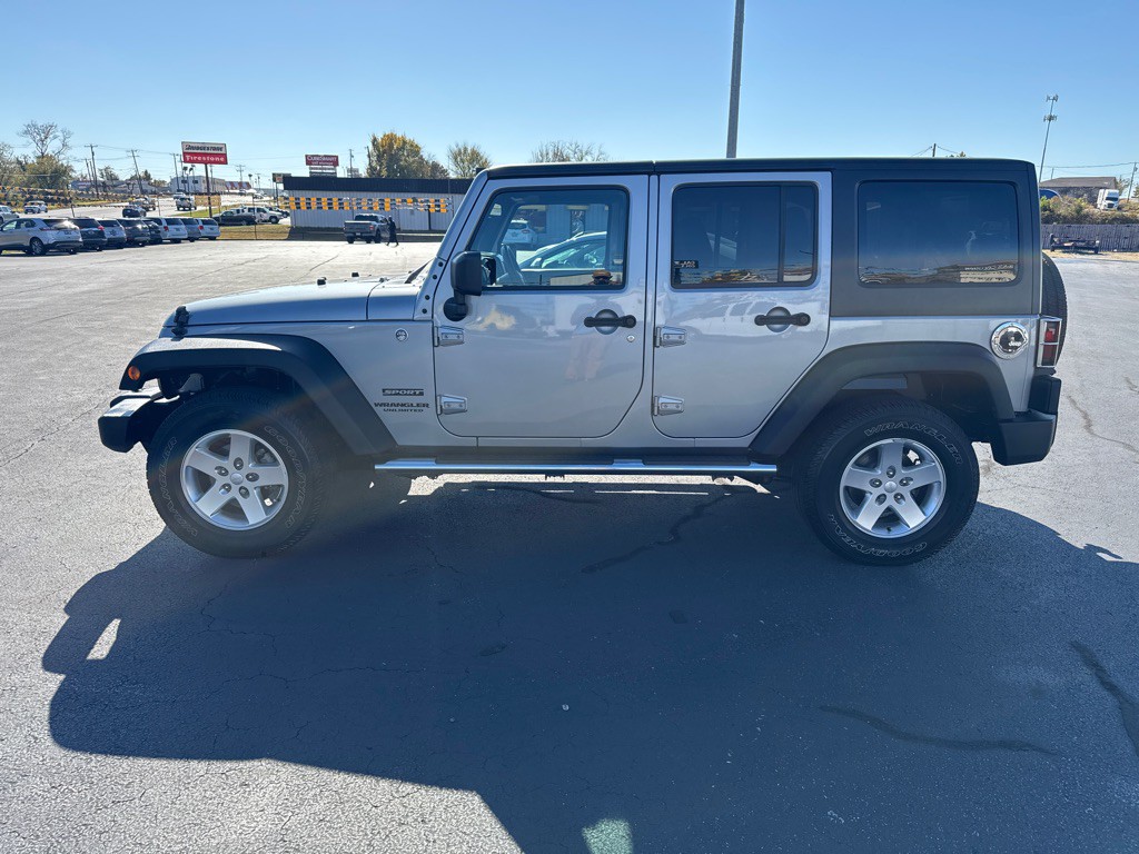 2015 Jeep Wrangler Unlimited Image 2