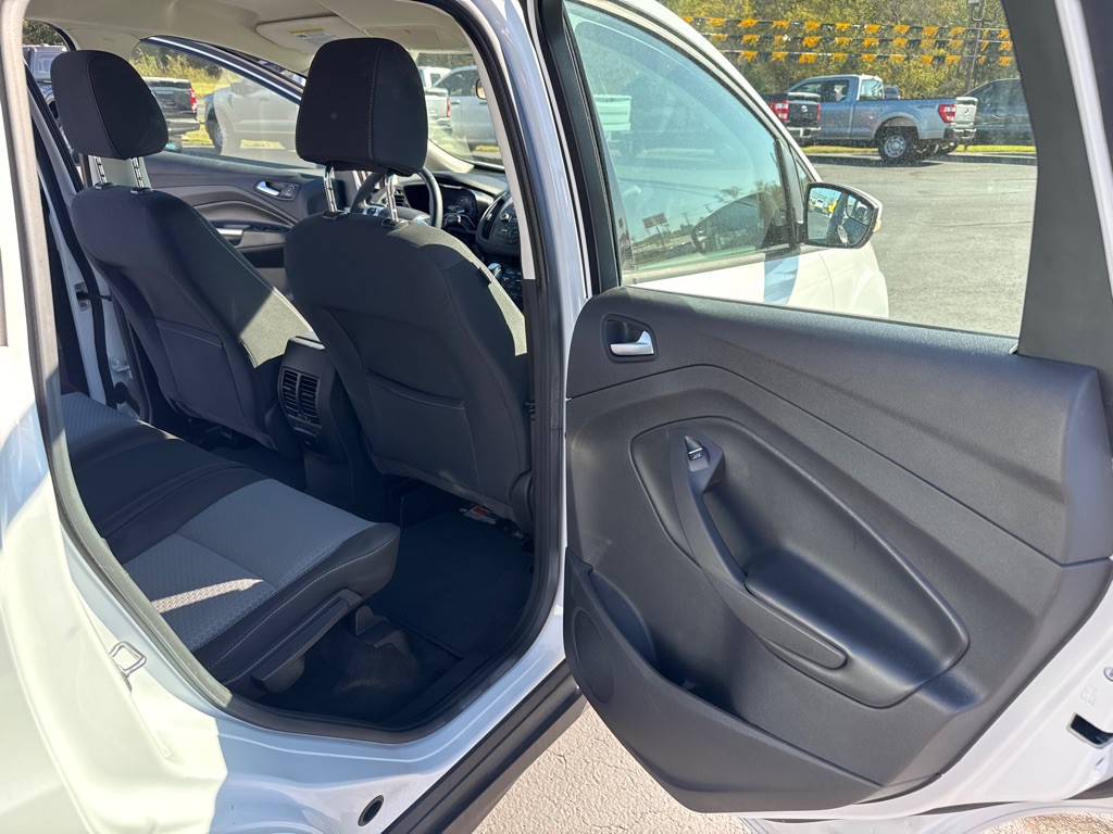 2017 Ford C-Max Image 14