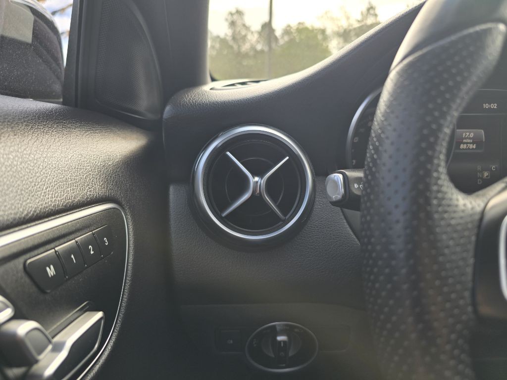 2019 Mercedes-Benz GLA-Class Image 16