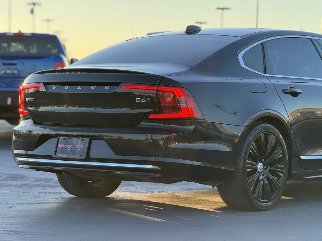 2023 Volvo S90 Image 12