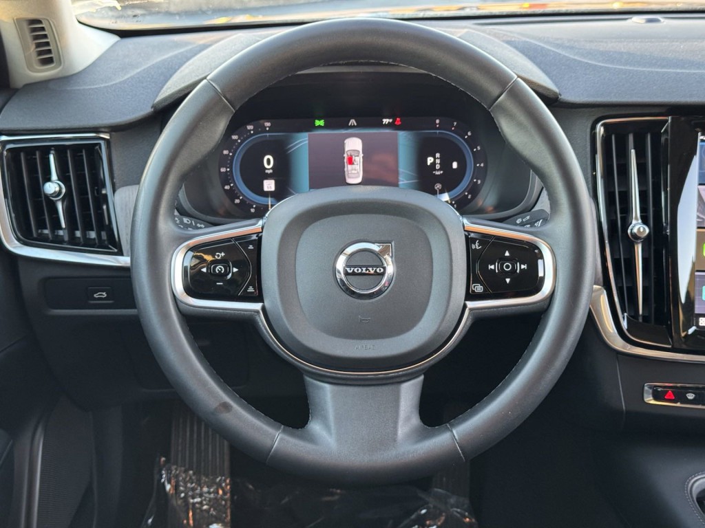 2023 Volvo S90 Image 19