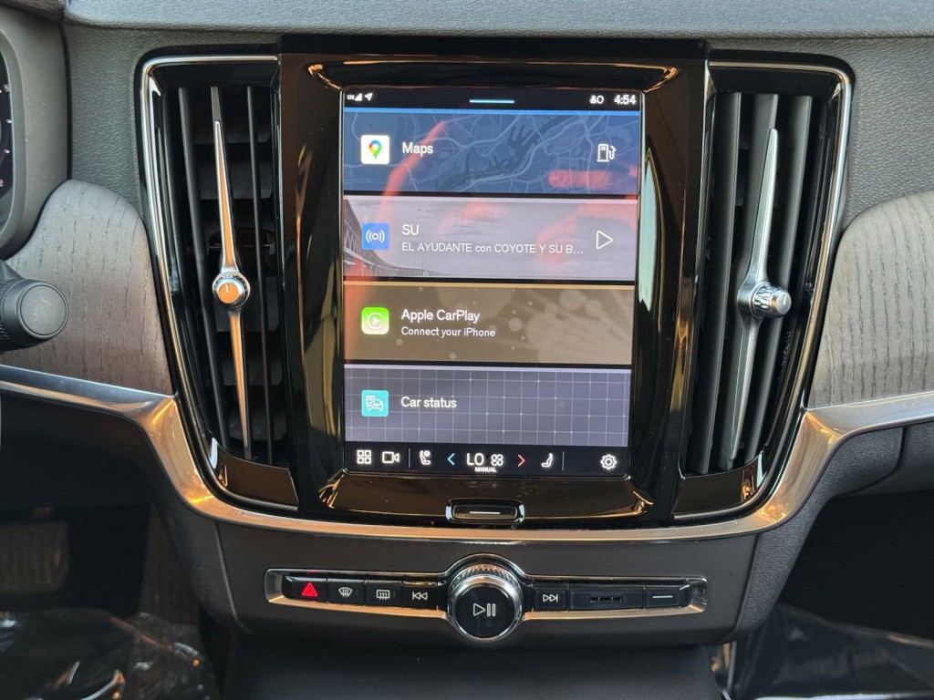 2023 Volvo S90 Image 23