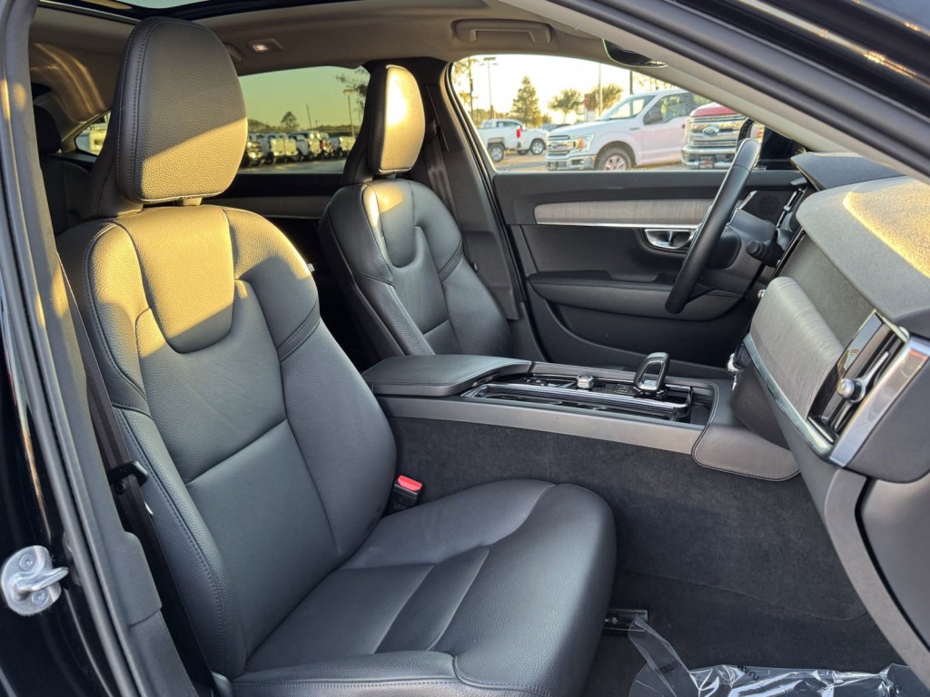 2023 Volvo S90 Image 28