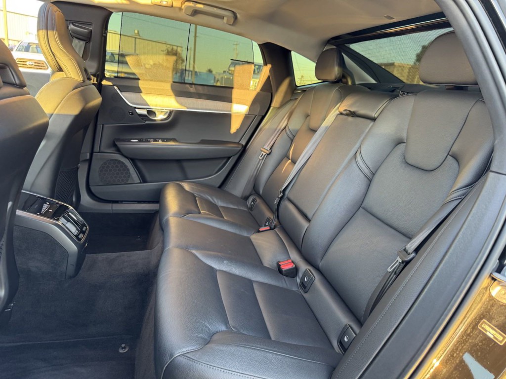 2023 Volvo S90 Image 31