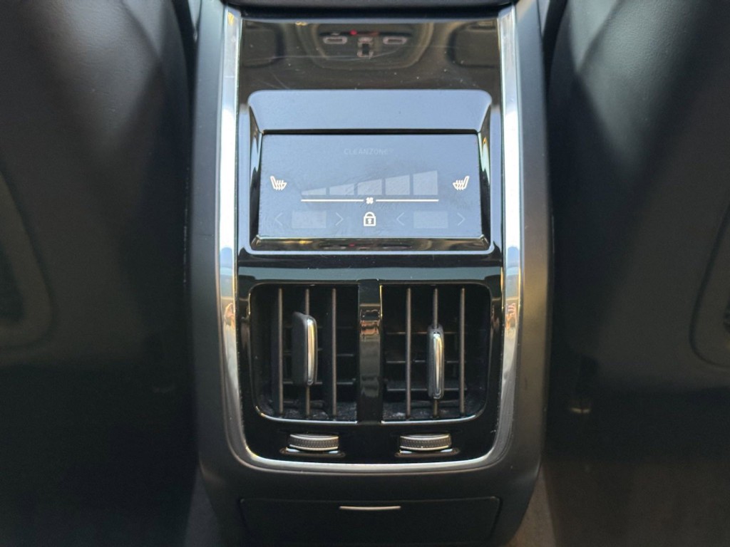2023 Volvo S90 Image 32