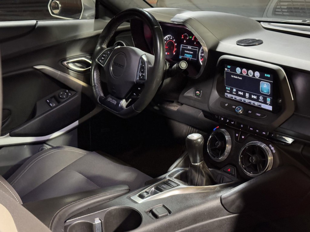 2017 Chevrolet Camaro Image 5