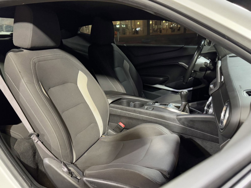 2017 Chevrolet Camaro Image 19