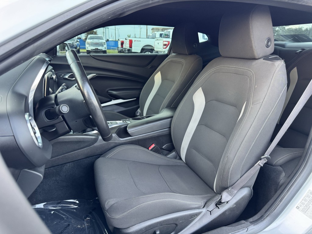 2017 Chevrolet Camaro Image 32