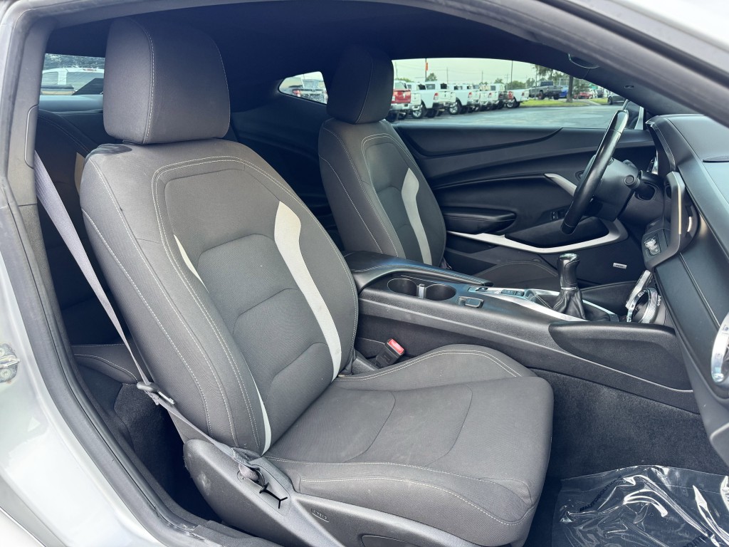 2017 Chevrolet Camaro Image 33