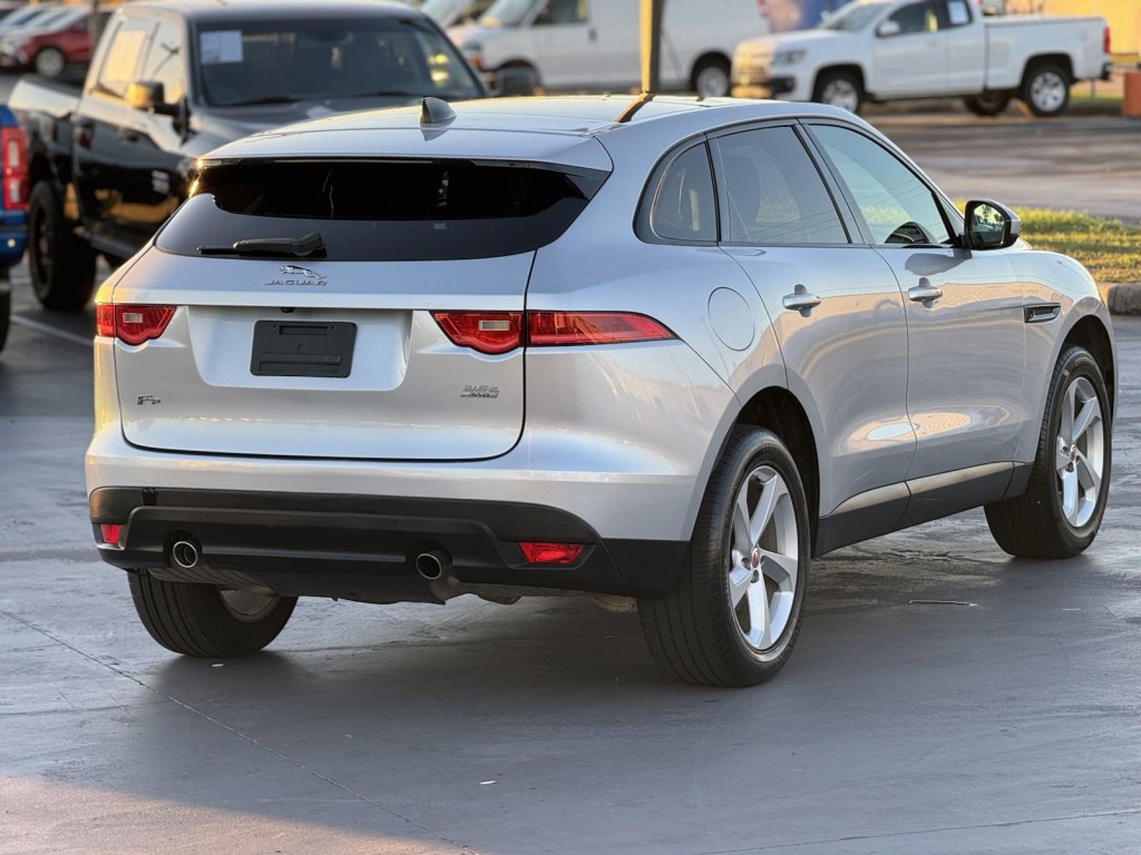 2020 Jaguar F-PACE Image 10