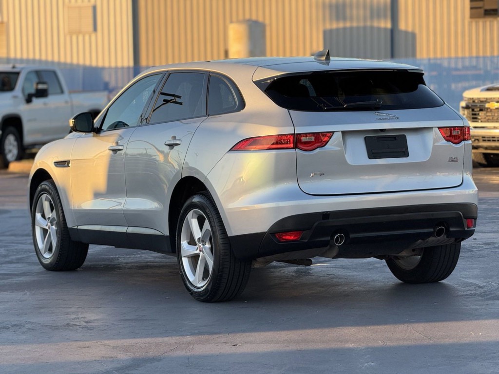 2020 Jaguar F-PACE Image 11