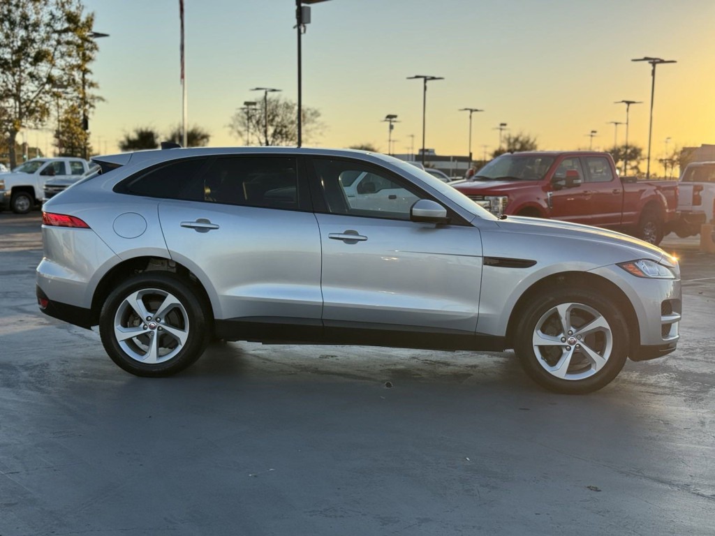 2020 Jaguar F-PACE Image 12