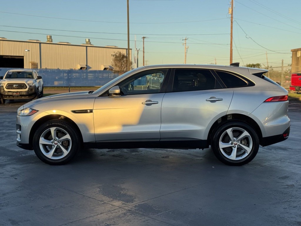 2020 Jaguar F-PACE Image 13