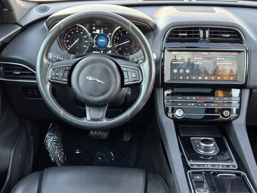 2020 Jaguar F-PACE Image 17