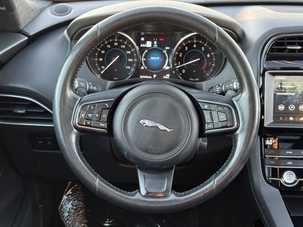 2020 Jaguar F-PACE Image 18