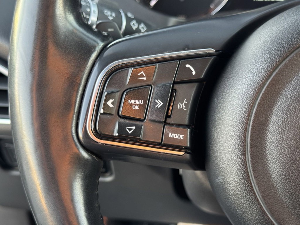 2020 Jaguar F-PACE Image 19
