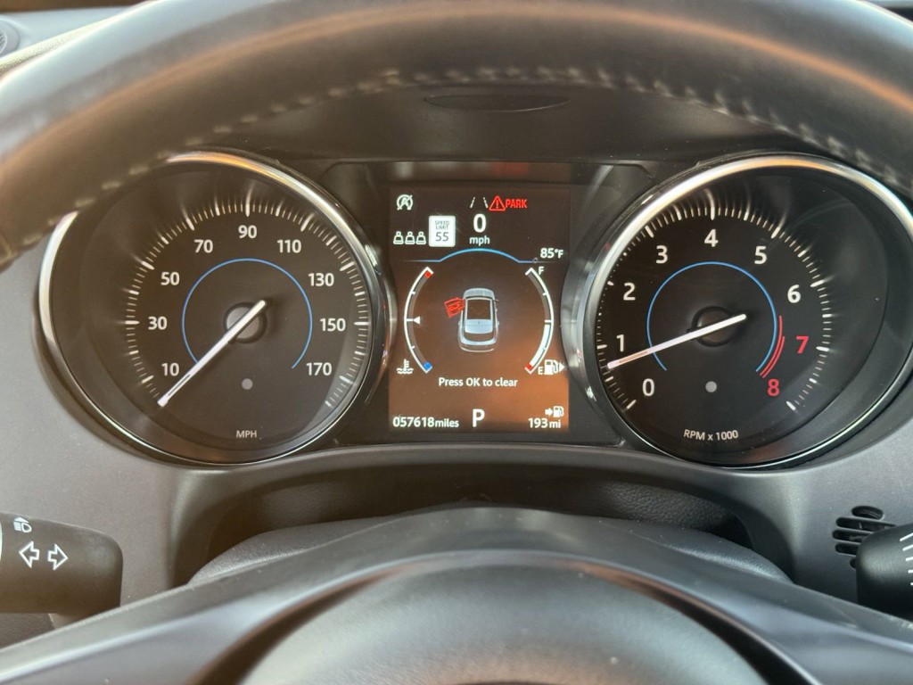 2020 Jaguar F-PACE Image 21