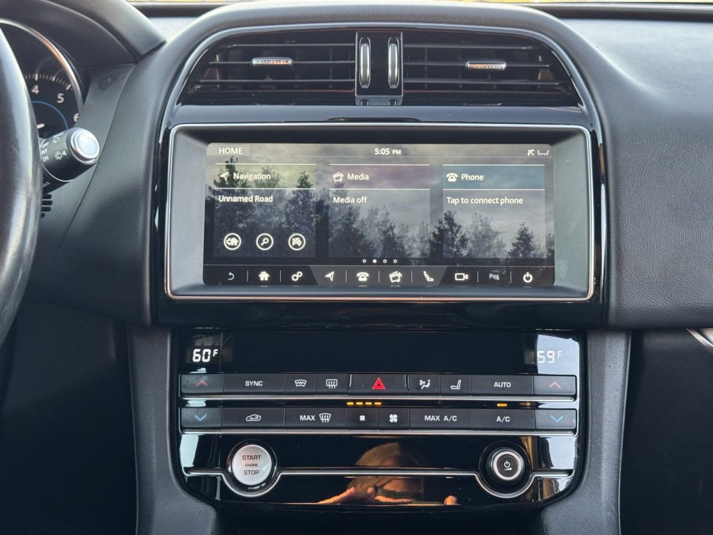 2020 Jaguar F-PACE Image 22