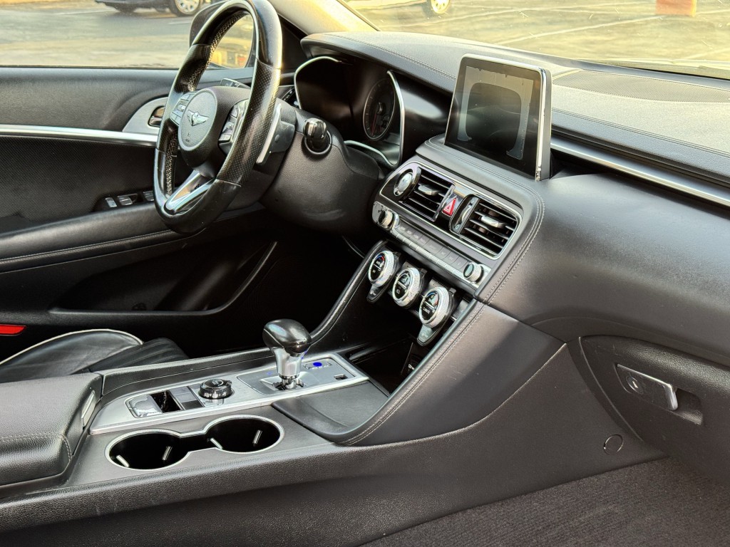 2019 Genesis G70 Image 13