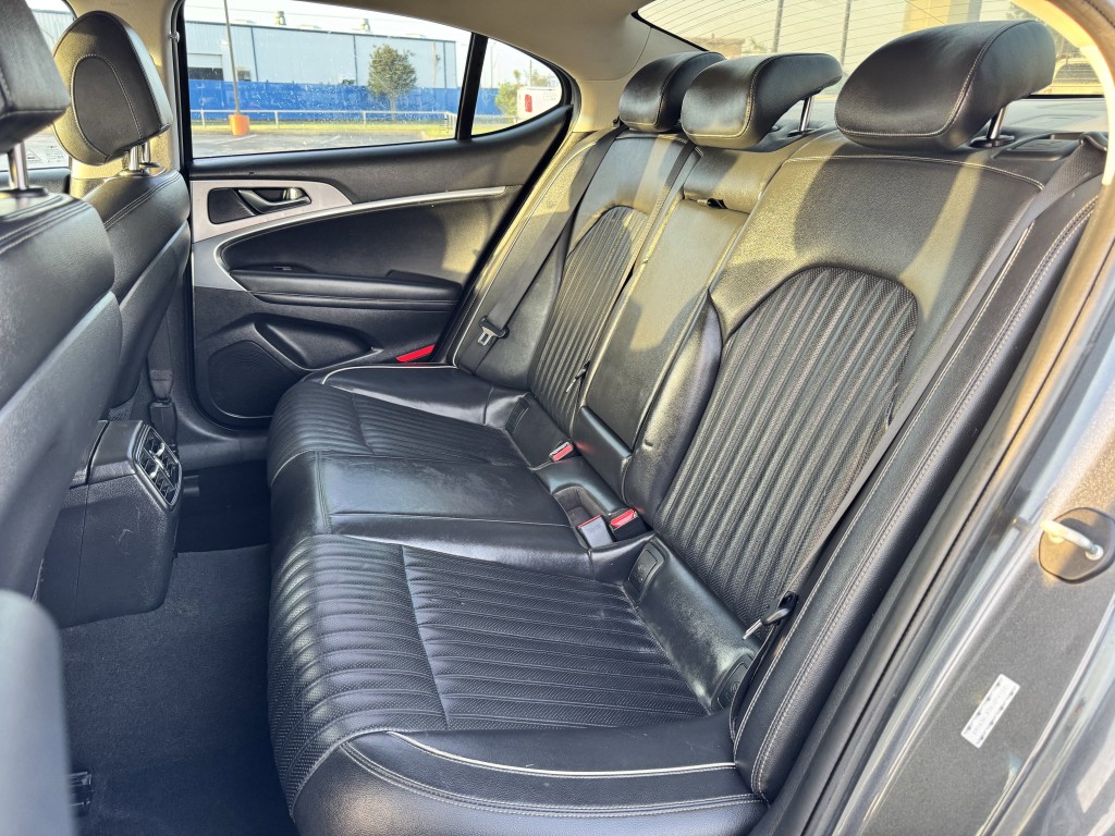 2019 Genesis G70 Image 23