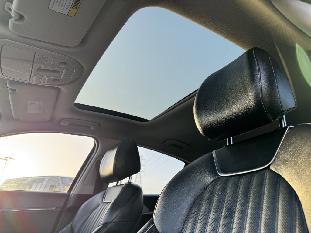 2019 Genesis G70 Image 24