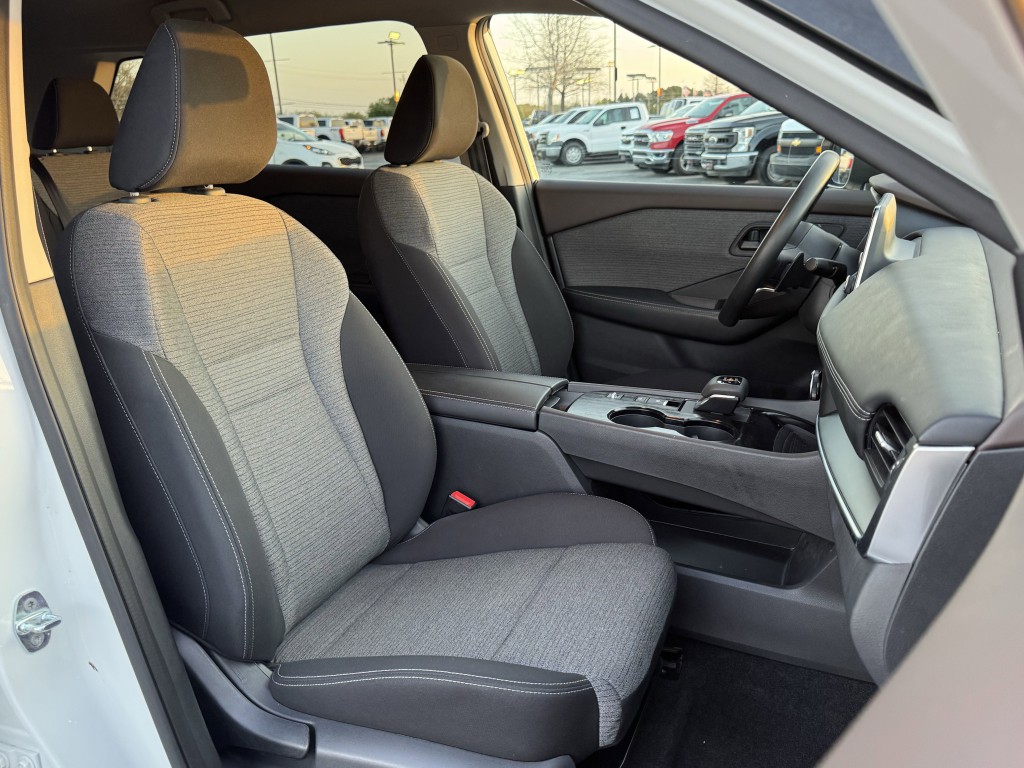 2022 Nissan Rogue Image 24