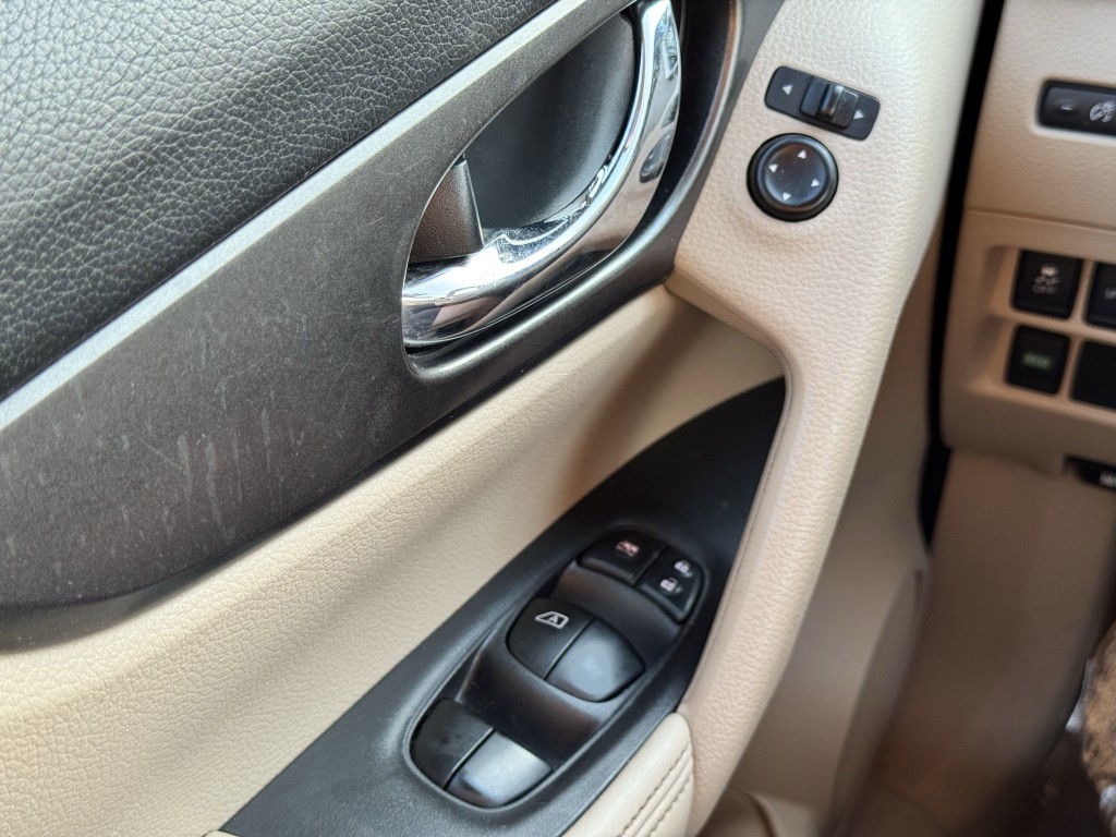 2015 Nissan Rogue Image 22