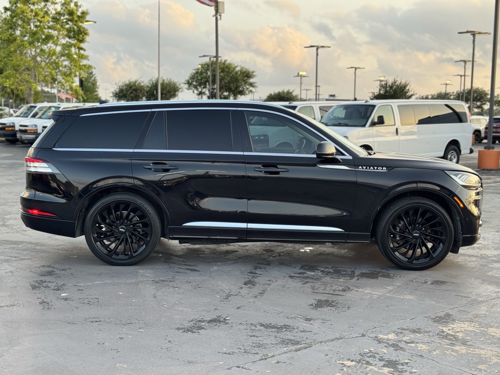 2021 Lincoln Aviator Image 11