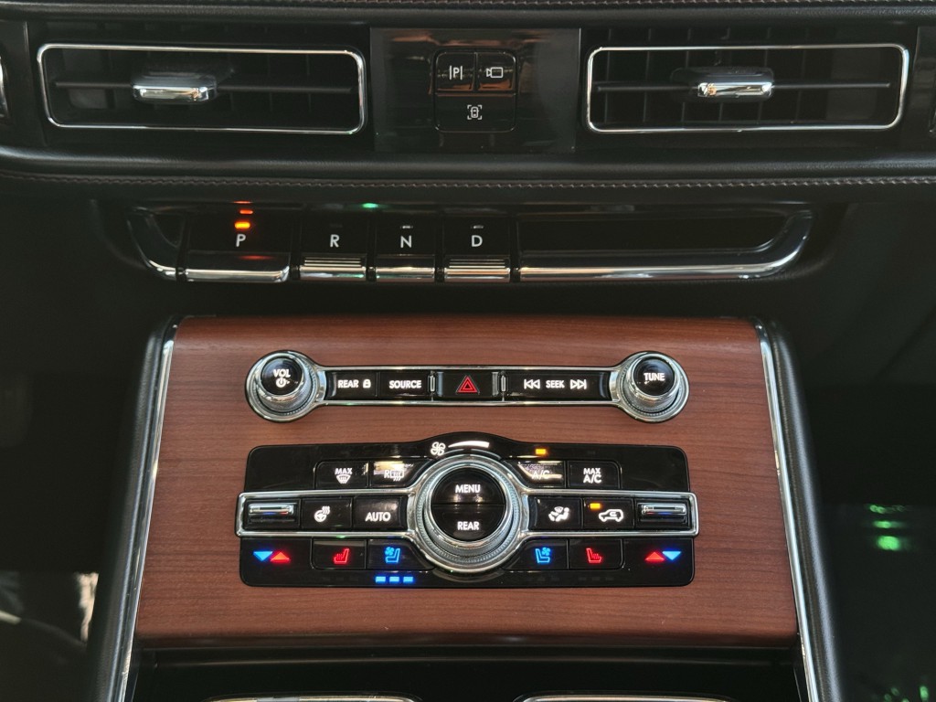 2021 Lincoln Aviator Image 23