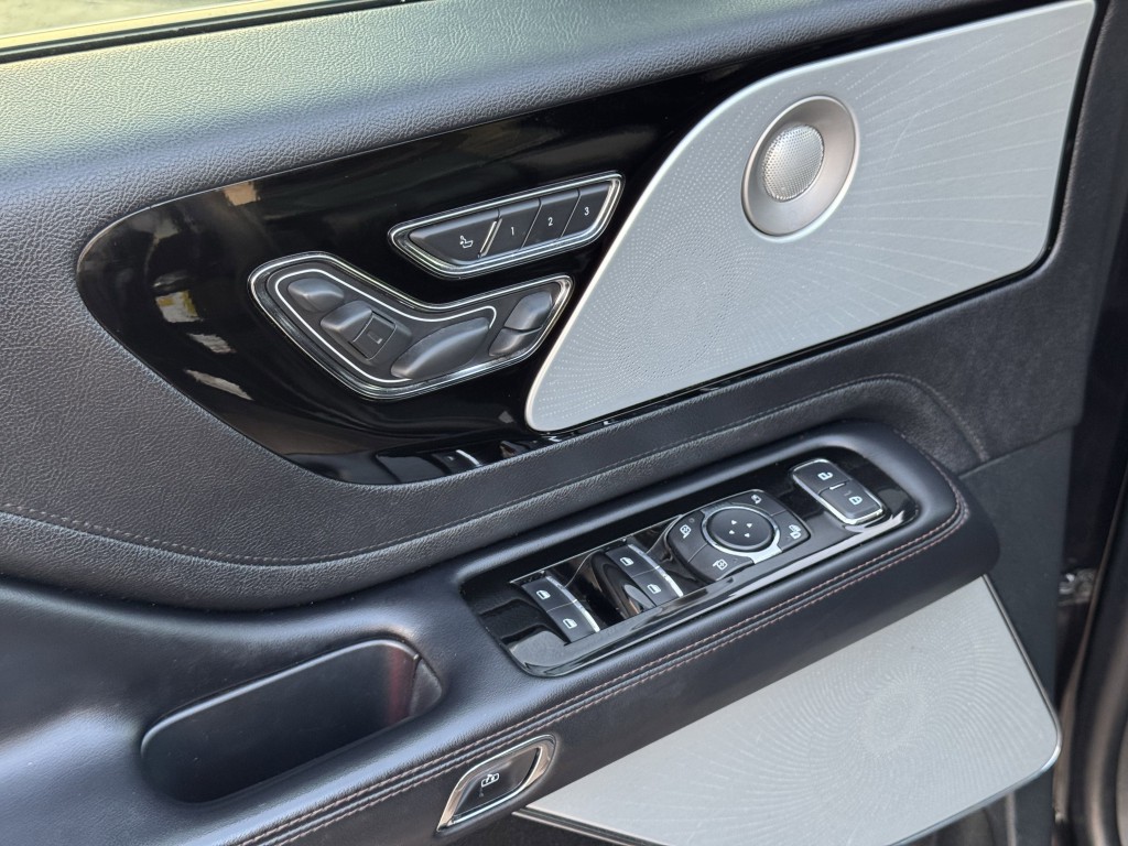2021 Lincoln Aviator Image 27