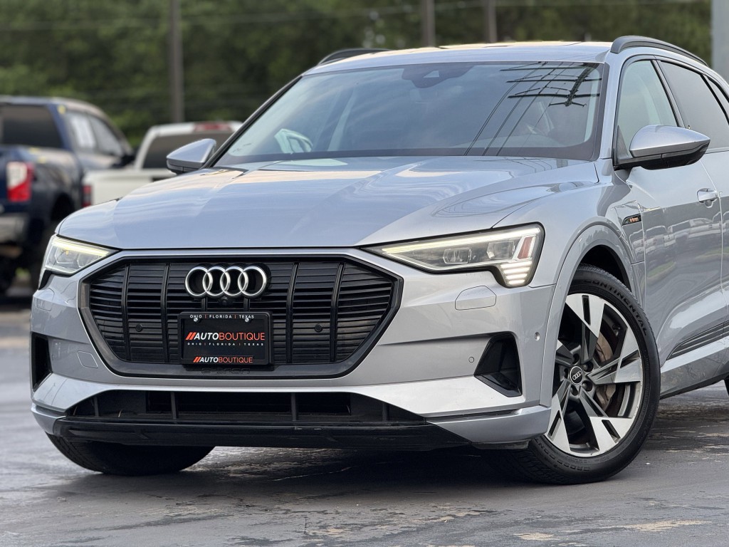 2021 Audi e-tron Image 7