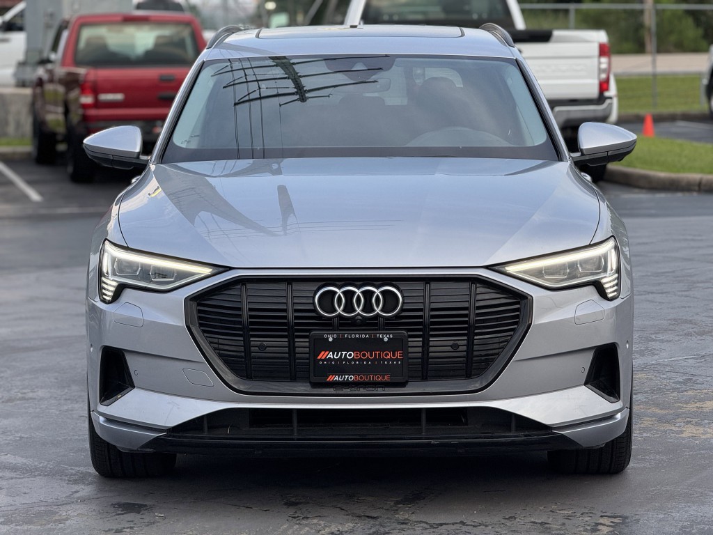 2021 Audi e-tron Image 8